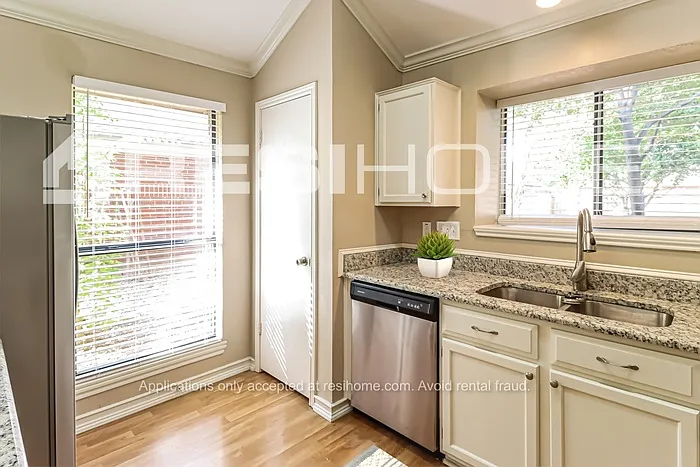 1541 NW 125th St — Photo 3