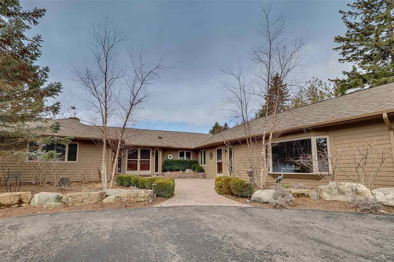 6995 Birdland Dr, Charlevoix, MI 49720 Zillow