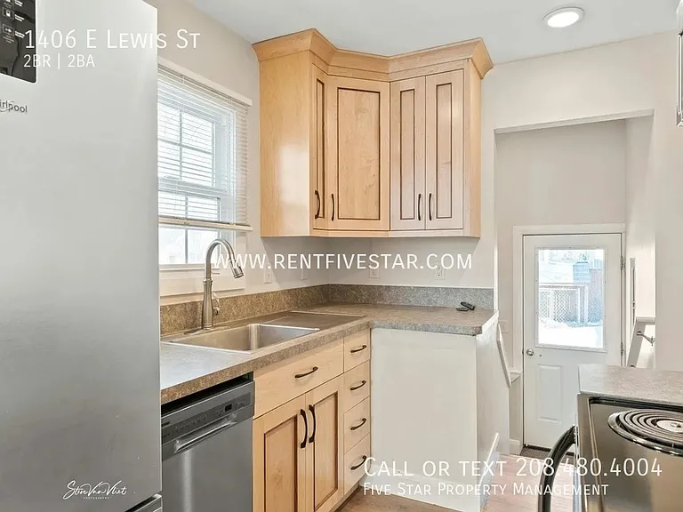 1406 E Lewis St — Photo 8