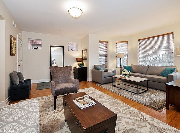4th image of 1034 W Oakdale Ave #2