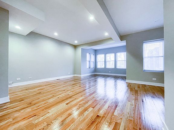 2nd image of 5426 S Ingleside Ave #1N