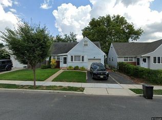 682 8th St, Secaucus, NJ 07094