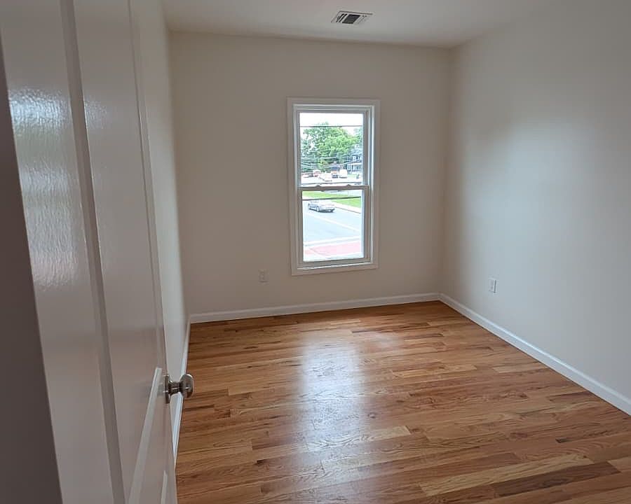 1st image of 256 E Main St #2F