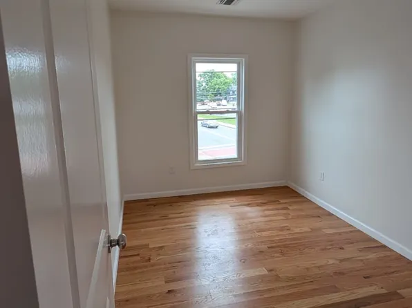 256 E Main St, Middletown, NY