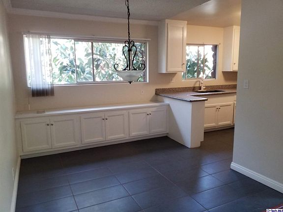 4th image of 2940 Montrose Ave APT 10