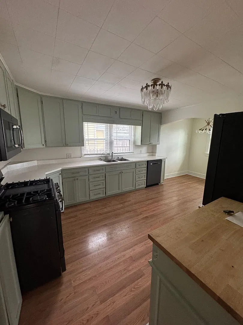 4 Bed/ 1 Bath Home!! Bedroom Rentals for Students 9-10 Month Lease — Photo 2