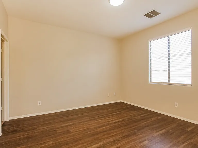 6829 S 68th Ln — Photo 14
