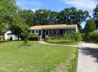207 Marilynn St, East Islip, NY 11730