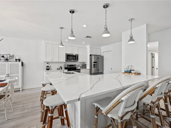 4150 Belair LN #210, NAPLES, FL 34103