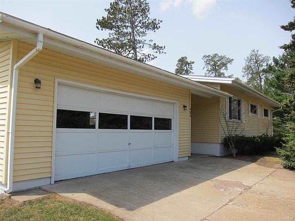 3rd image of 484 Lakewood Ln