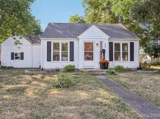 1870 Fairfax St, Carlyle, IL