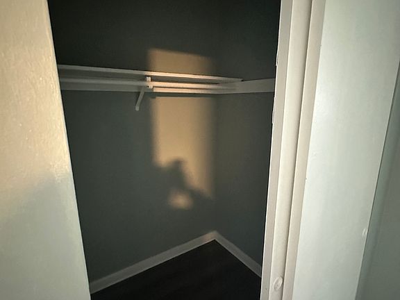 4th image of 5237 Oxford Ave #D4