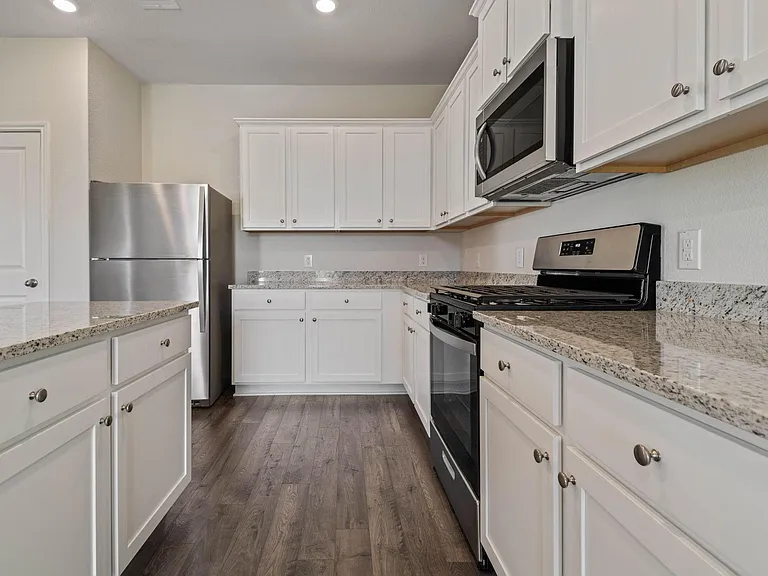 15870 Berry Hill Dr — Photo 7