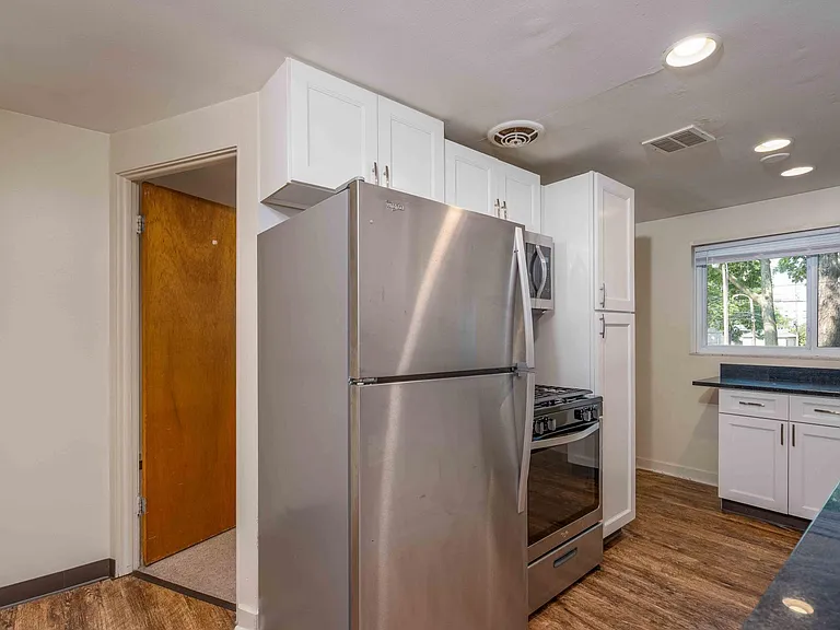 77 W Northwood Ave #C — Photo 18