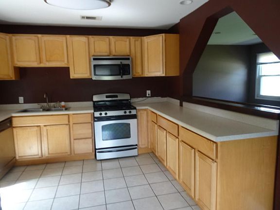 4th image of 23 E Chalmette Cir
