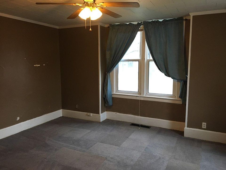 2nd image of 585 Prospect St