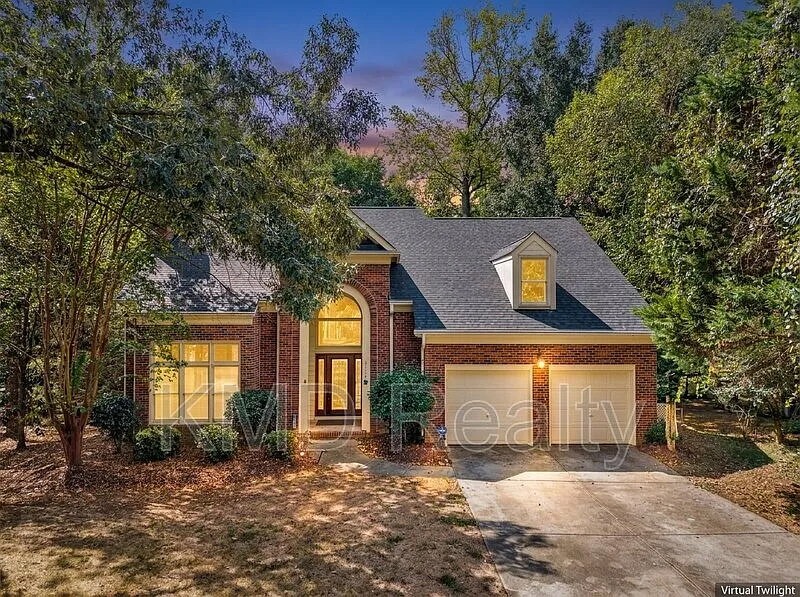 4 bed, 2.5 bath, $3,200 — Photo 2