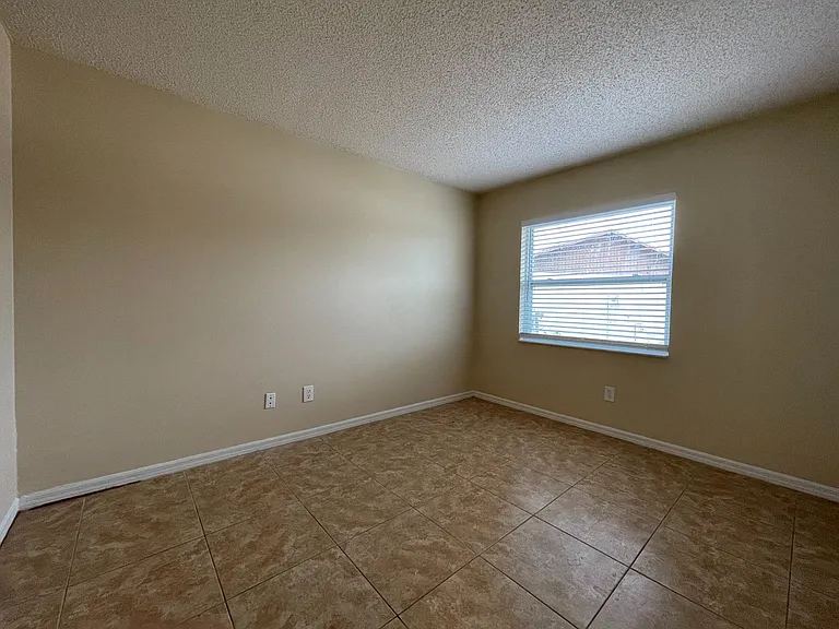 2612 Adela Ave — Photo 6