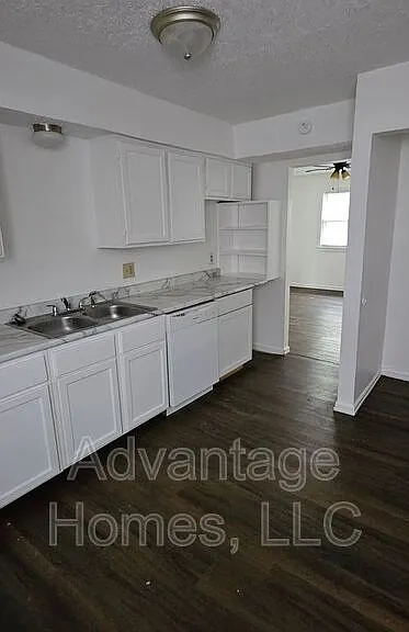 726 N 70th St — Photo 8