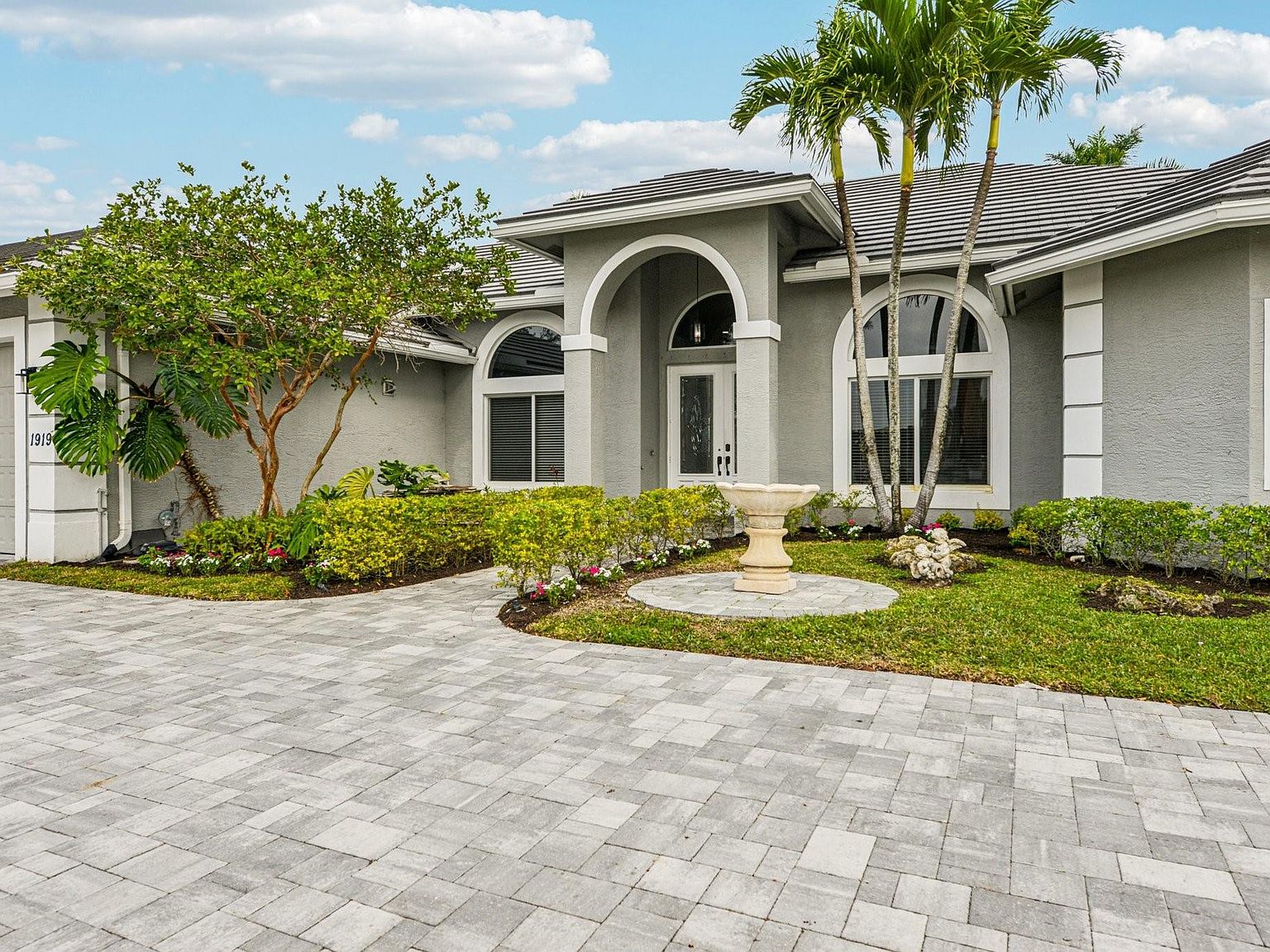 1919 S Club Drive