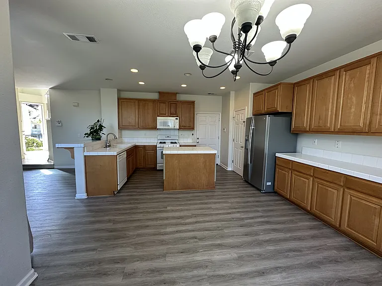2065 McKenzie Pl — Photo 3