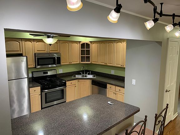 3rd image of 10154 Hartford Ct APT 2B