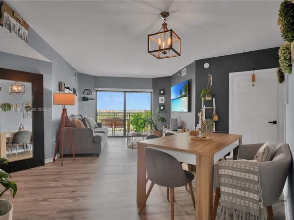 4242 NW 2nd St APT 804, Miami, FL 33126