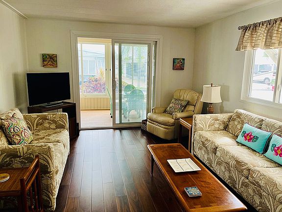 3rd image of 61 Palos Dr