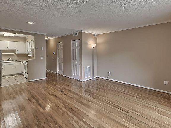 3rd image of 301 Harbor Heights Dr APT 10C