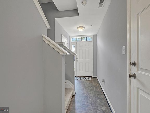 3rd image of 713 English Ivy Way