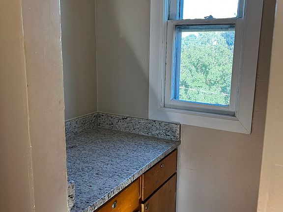 3rd image of 1097 Suburban Ave #2