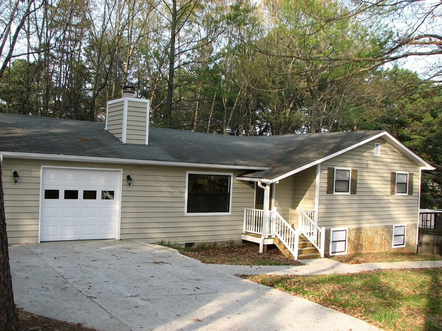 106 Village Way photo 1