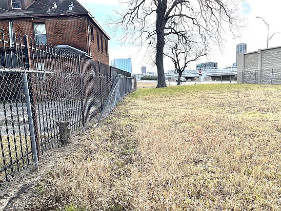 4th image of 2209 Wichita St