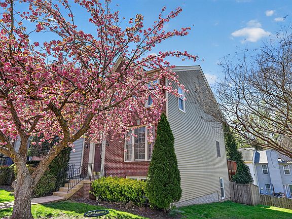 4th image of 8010 Readington Ct