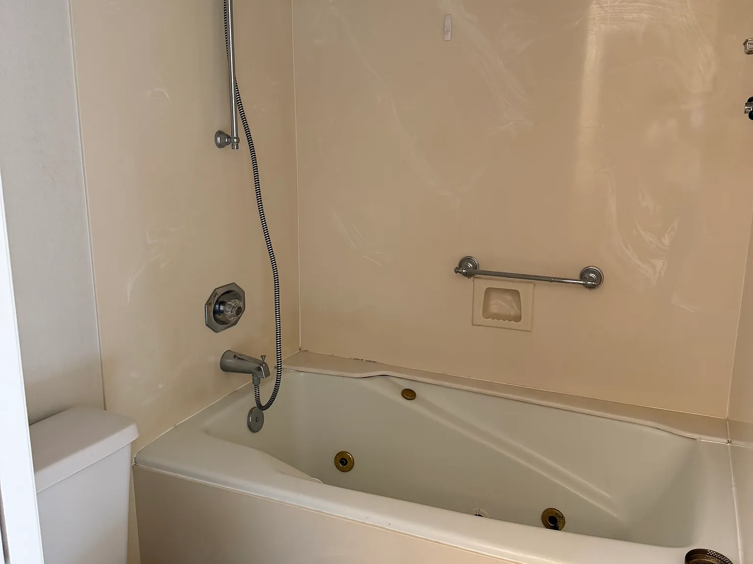 3 bed, 1899 sqft, $2,450 — Photo 1
