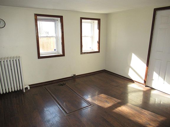 3rd image of 1342 Manss Ave