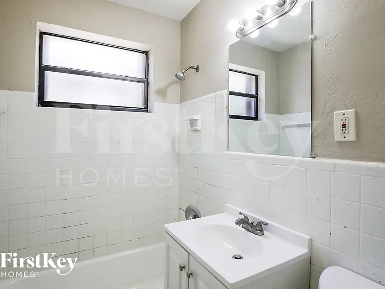 1121 NW 23rd Ter — Photo 17