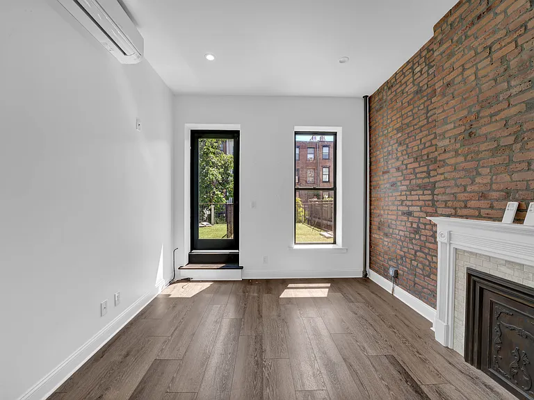 934 President St #6 — Photo 2
