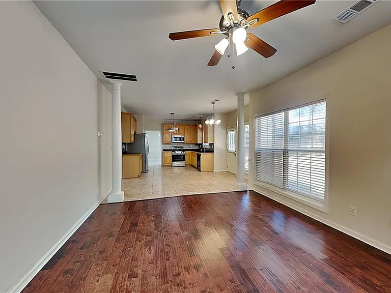 500 Cottonwood Close — Photo 2