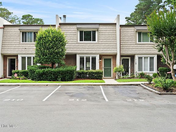 3rd image of 210 Cobblestone Drive