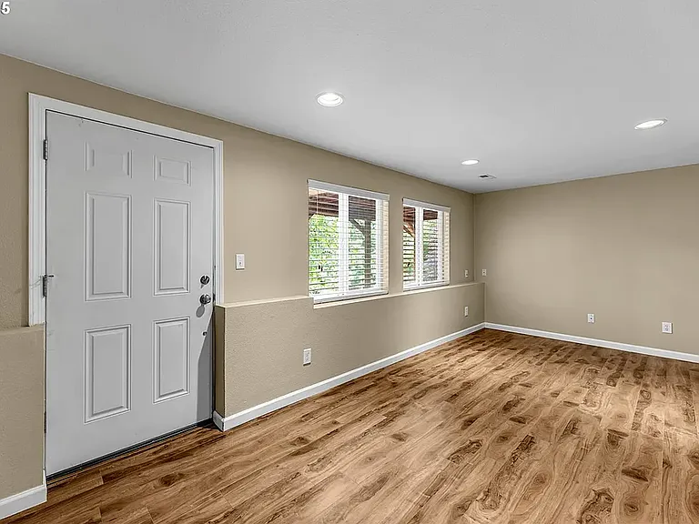 1320 NW Maple Ln #B — Photo 3