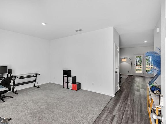 2nd image of 250 Colbury St