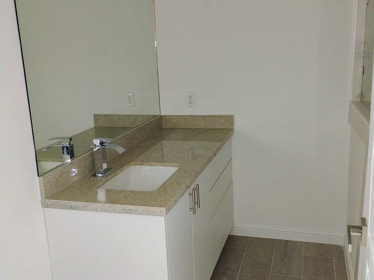 901 Yuma Ave #403 — Photo 14