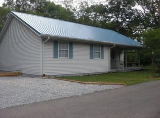4 Hickory Rd, Nitro, WV 25143