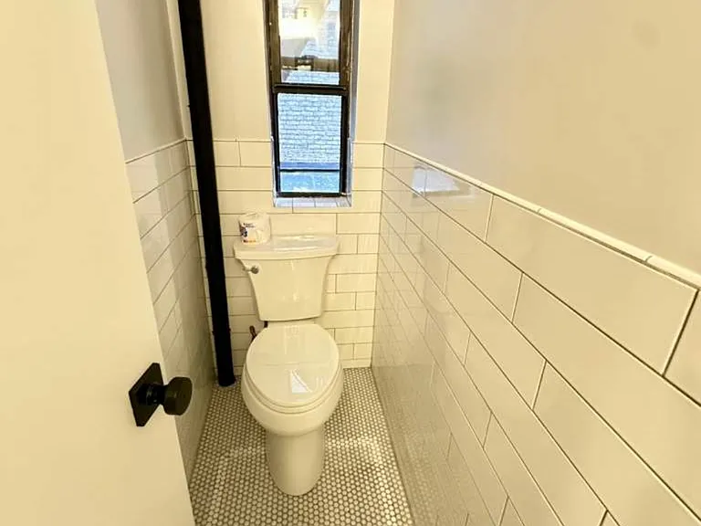 340 E 66th St #1A — Photo 11