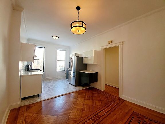 3rd image of 561 48th St Floor 2