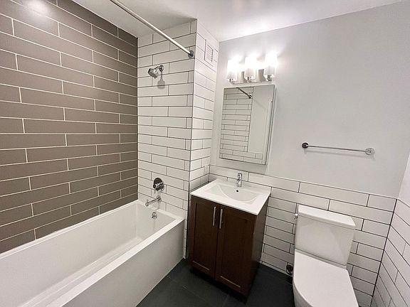 3rd image of 490 Myrtle Ave APT 2M
