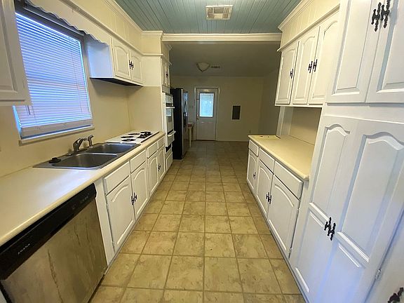 5th image of 135 W Oak Ln
