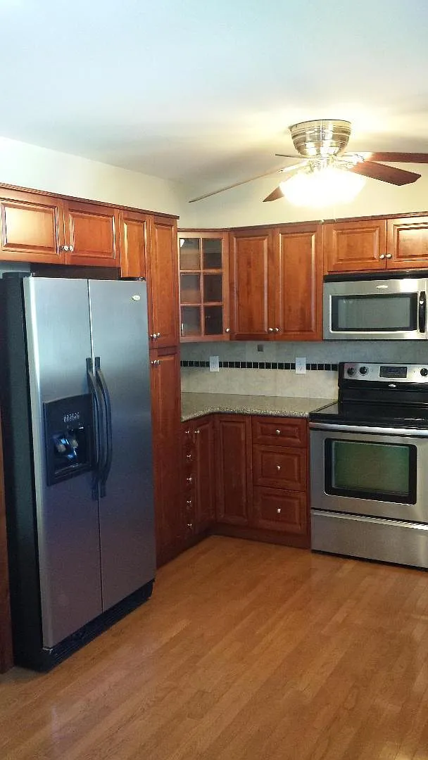 3 bed, 1350 sqft, $2,460 — Photo 4