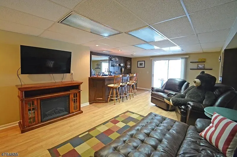 1903 Bayley Ct — Photo 2
